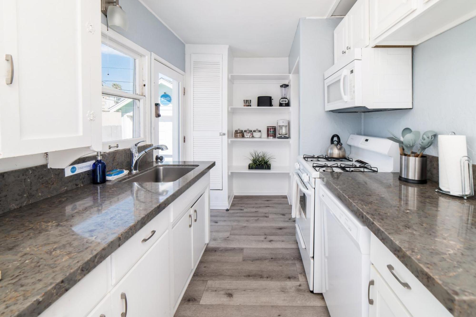 Pacific Bungalow In Oceanside With Backyard & Tiny House Экстерьер фото