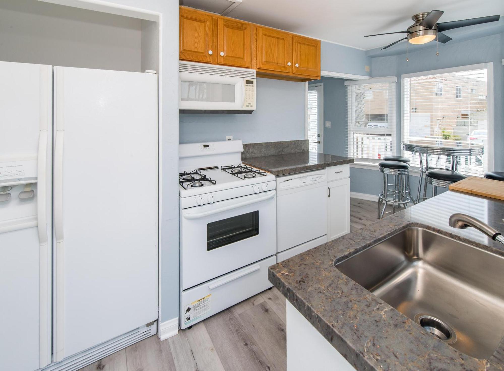 Pacific Bungalow In Oceanside With Backyard & Tiny House Экстерьер фото